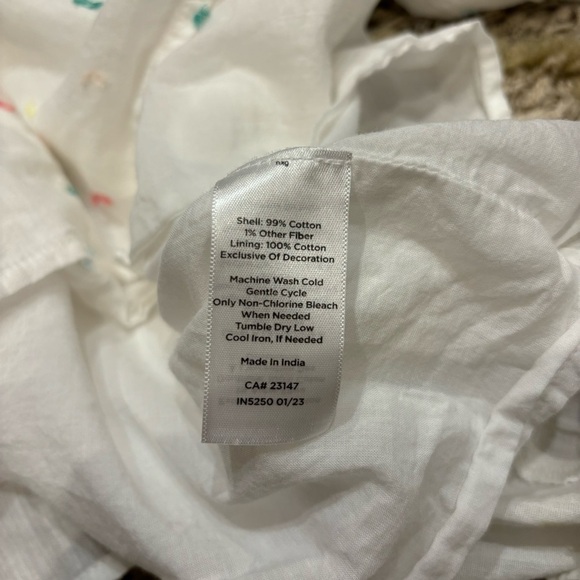 Talbots White Top with Multicolor Embroidery - Picture 13 of 13